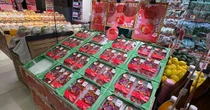 シンガポールのドンキで飛ぶように売れる　1パック2000円の「日本産イチゴ」を支える技術とビジネスモデルとは