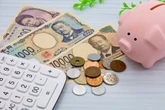 社会人10年目までの平均年収「300万～400万円未満」が最多　目標年収額は？