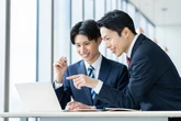 上司が感じる若手の「課題」　中小企業では「効率的な取り組み姿勢」、大手では？