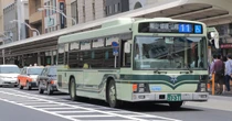 京都市バス、観光客だけ「2倍運賃」検討　オーバーツーリズムだけではない切実な背景