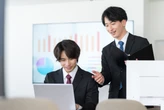 企業が若手社員に求める姿勢・行動は？　「リーダーシップ」は低水準