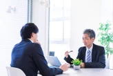 指示待ち部下が「自走するエース」に変わる？　主体的な行動を引き出す「コーチング質問」とは