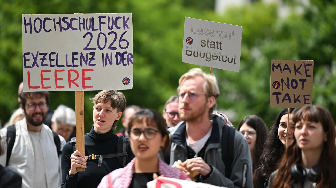 Hochschulpakt: Demos gegen Kürzungen an Unis - Land strebt bald Einigung an