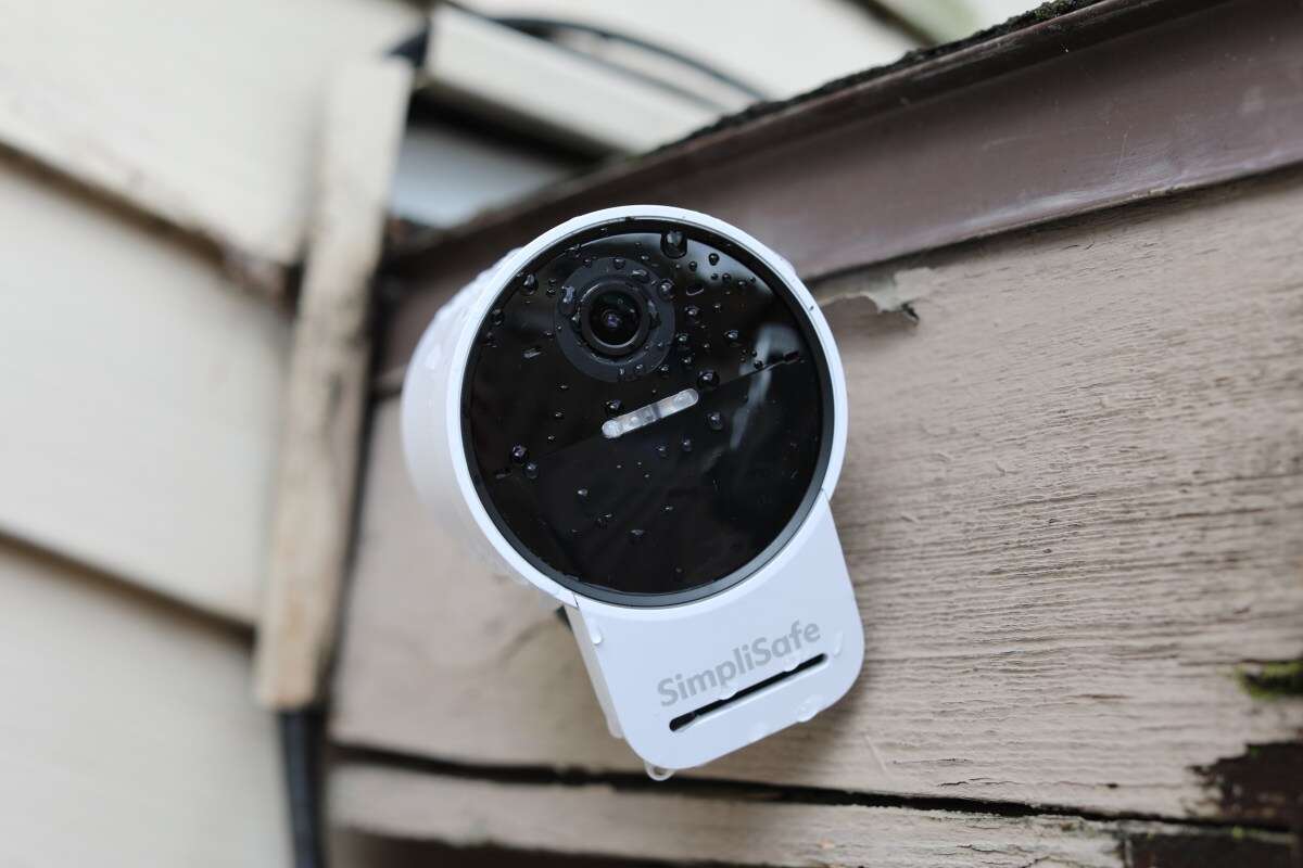 SimpliSafe’s new outdoor monitoring service combines AI with human agents