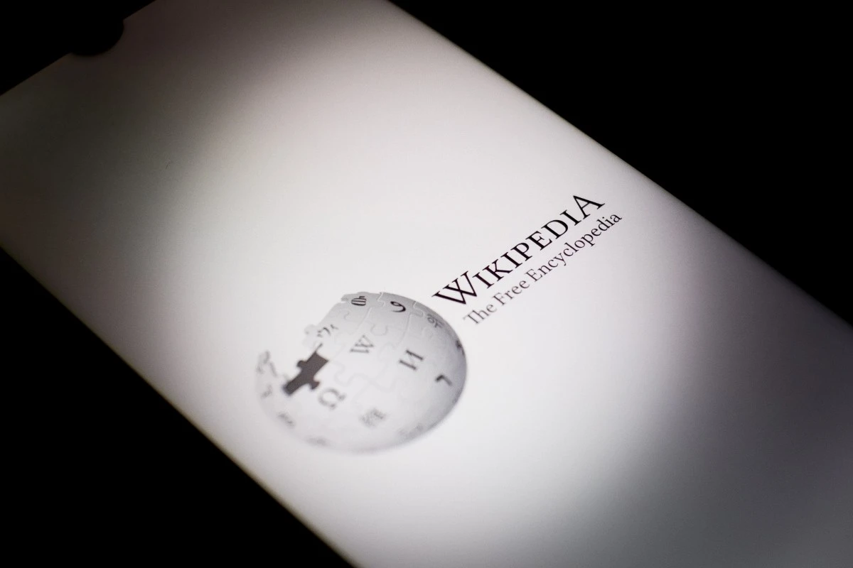 Wikipedia says it will use AI, but not to replace human volunteers