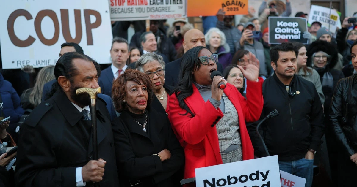 Rep. LaMonica McIver charged with felony assault after Newark ICE protestThe Justice Department also announced it would be dropping the misdemeanor trespassing charge against Newark Mayor Ras Baraka.
