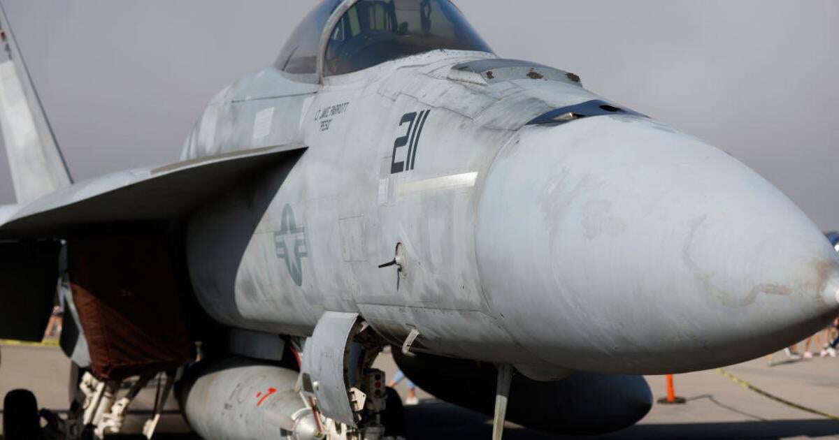 2 U.S. Navy pilots eject safely when jet shot down by likely 