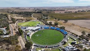 Thousands descend on Barossa Valley for historic AFL Gather Round