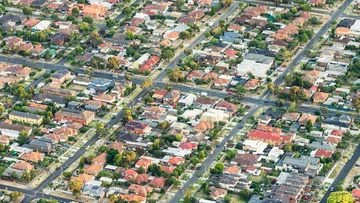 Default risk looms for 100,000 mortgage holders if rates rise