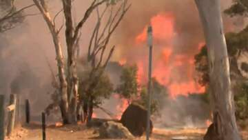 'Heard an explosion': Fears fire in Adelaide's south was deliberately lit