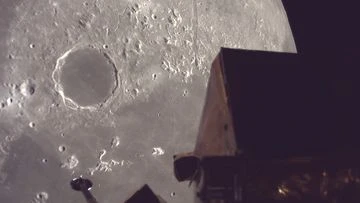 Private lunar lander falls silent while attempting a moon touchdown
