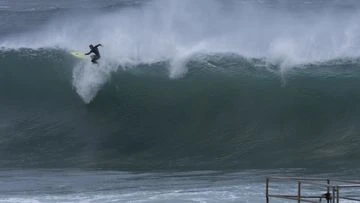 Homes under threat from seven-metre surf