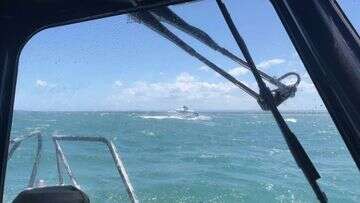 Search for paddleboards missing in 'choppy' water near NSW tourist spot