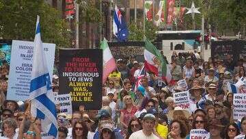 Protesters flood Sydney's CBD after antisemitic attacks