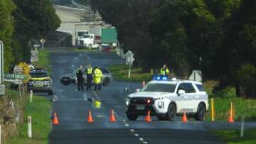 Man arrested after body found on road in eastern Victoria