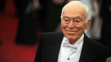 Leonard Lauder, billionaire heir to cosmetics empire, dies at 92
