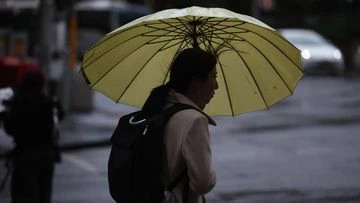 Australia is in for an unusually warm winter. So why was the beginning of June so cold?