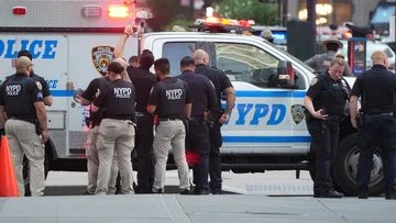 Gunman believed dead after police officer, civilians shot in Manhattan