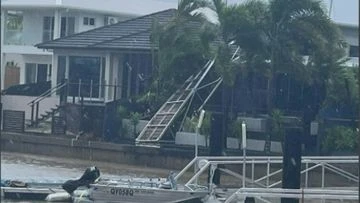 Mini tornado sweeps through coastal town after Cyclone Jasper