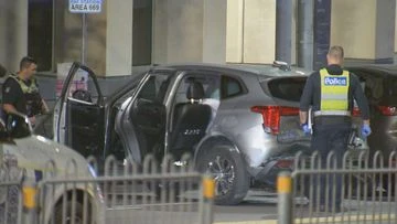 Drivers believed to be 'chasing one another' before collision in Melbourne CBD