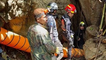 Race to save seven people trapped in flooded cave in Laos
