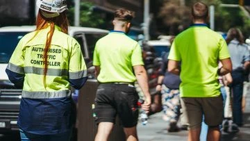 'Couldn't have happened at a worse time': Tradies losing as war drags on