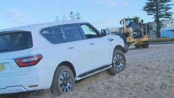 Bulldozer removes bogged car from Melbourne beach