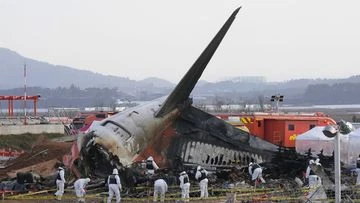 Pilots switched off wrong engine before crash that killed 181 people