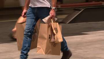 Rush on Adelaide stores as Christmas shoppers leave it late