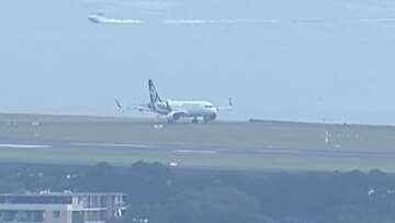 Air NZ plane grounded on the tarmac at Sydney Airport in possible safety threat