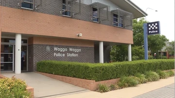 Man arrested for allegedly stabbing police officer with screwdriver