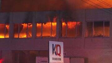 Major fire engulfs furniture factory in Sydney