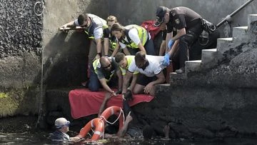 Children among dead as migrant boat capsizes