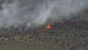 Communities on edge as emergency blaze burns north of Perth