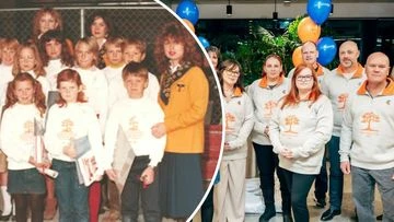Ten schoolkids reunite to open time capsule after 40 years