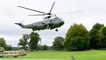 Trump forced to delay return to US after helicopter technical fault
