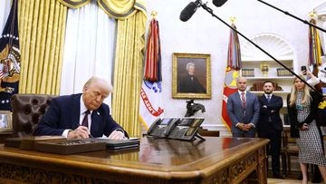 Trump to ban transgender troops, reports say