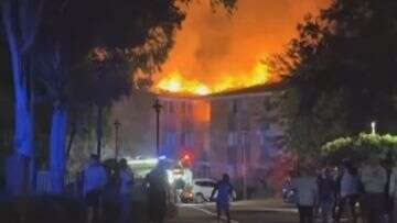 Firefighters injured in blaze that gutted Sydney unit block