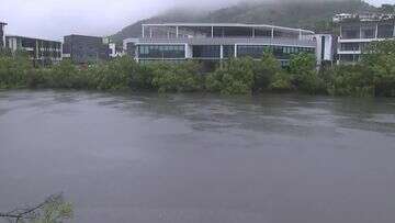 Life-threatening floods possible as intense rain lashes North Queensland