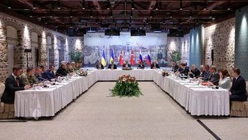 Ukraine and Russia exchange hundreds of prisoners, part of the biggest swap of the war