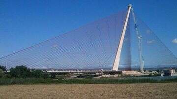 Tourist dies trying to climb Spain's highest bridge for social media content