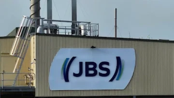 Nearly 900 workers evacuated, five hospitalised after chemical spill