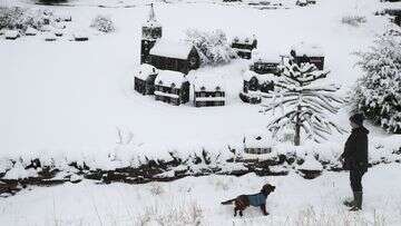 Flights grounded as snow blankets UK, Europe