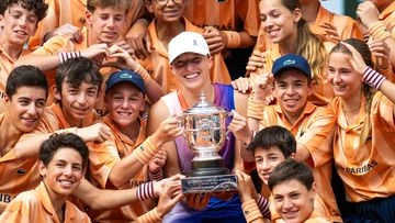 'Simply amazing': Iga Swiatek wins third consecutive Roland-Garros title