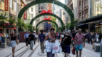 Australians to spend $1.6 billion less this holiday season