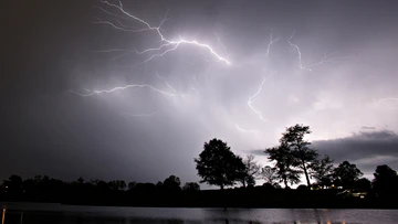 Lighting strike kills teen swimmer on family holiday