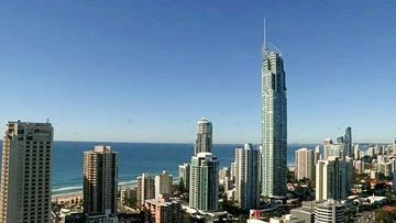 Queensland records no new local coronavirus cases, one returned traveller