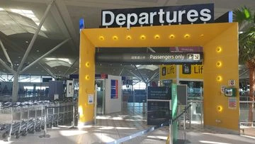 Flight attendant link in new Queensland COVID-19 case
