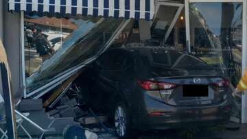 Customer injured after car crashes into bakery south of Adelaide