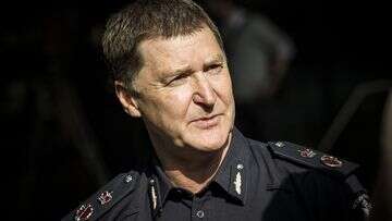 Questions over Victoria Police Commissioner's contract after no confidence vote